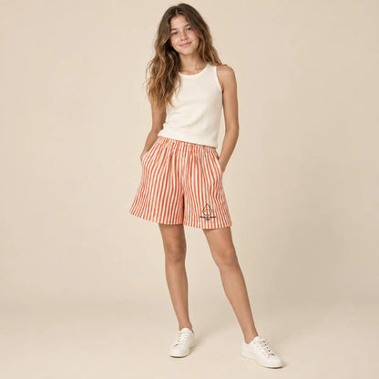 Poets linen logo bermuda - 14Y girl lookbook pose 2